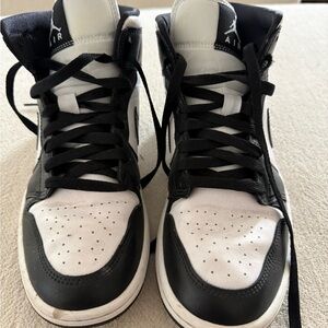 Air Jordan 1 Mid size 8